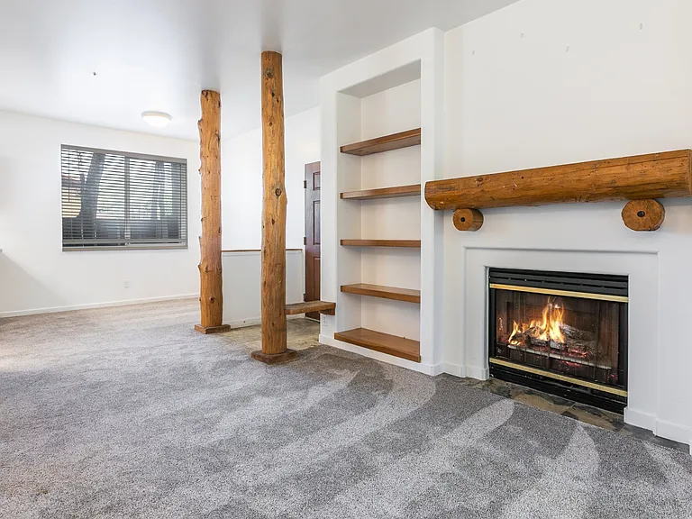 1600 Pinebrook Blvd #E1 — Photo 4