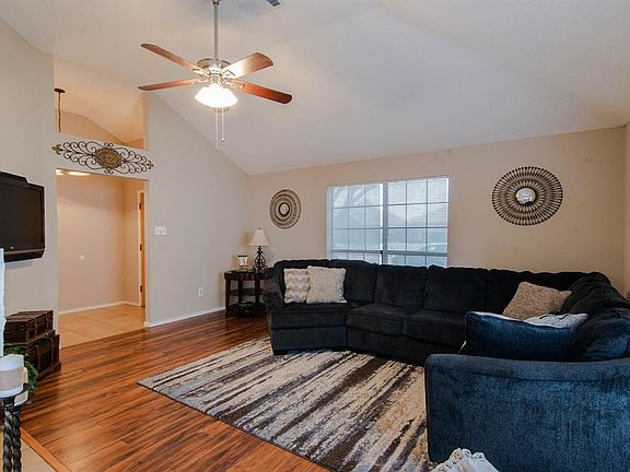5th image of 501 Nandina Dr