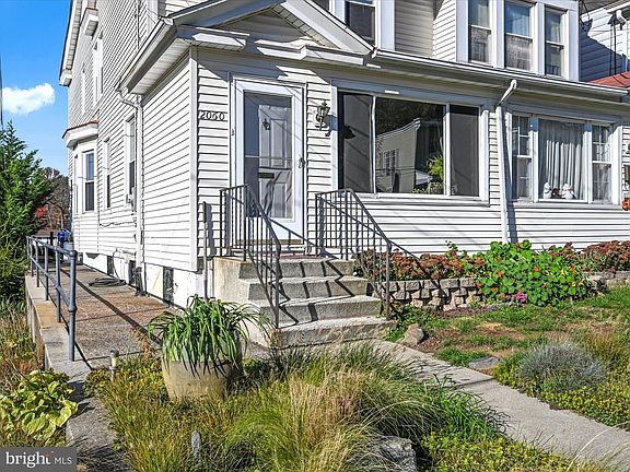 3rd image of 2060 W Market St