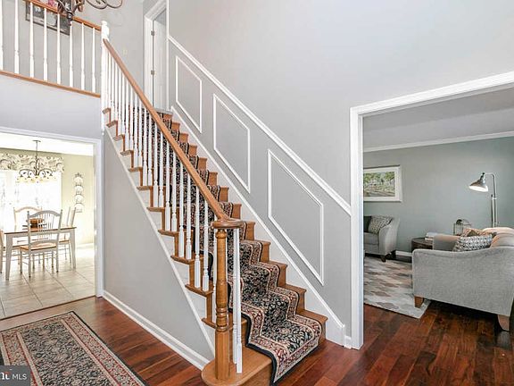 2nd image of 206 Claremont Ln