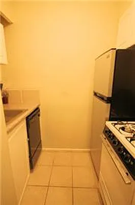 Rented by Kian Realty | media 33