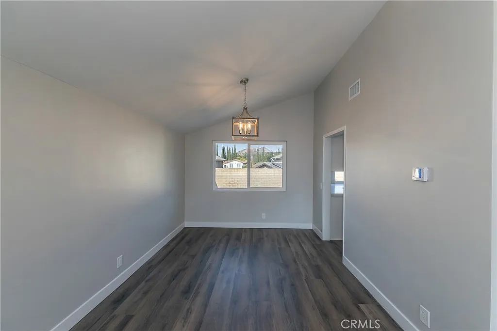 3 bed, 1945 sqft, $4,950 — Photo 3
