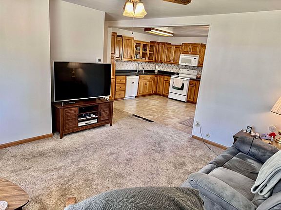 4th image of 1214 Rochester Blvd