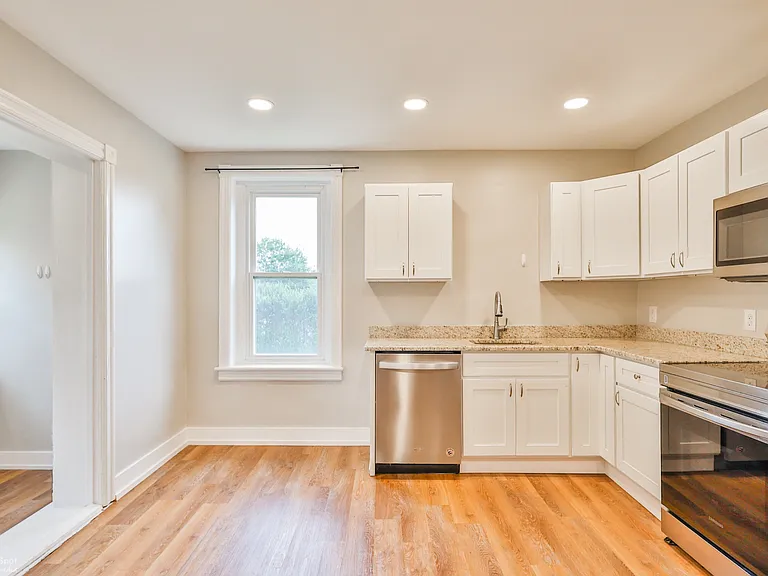 421 Union St — Photo 17