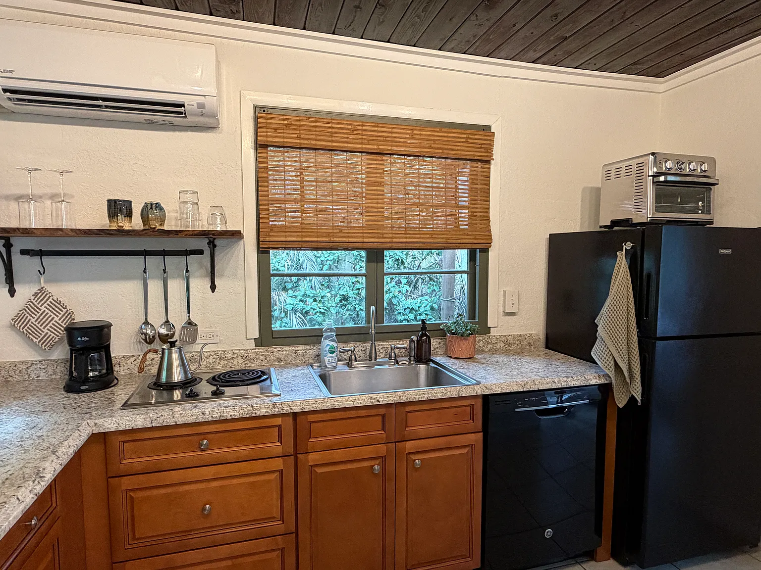 1814 S Riverside Dr — Photo 3