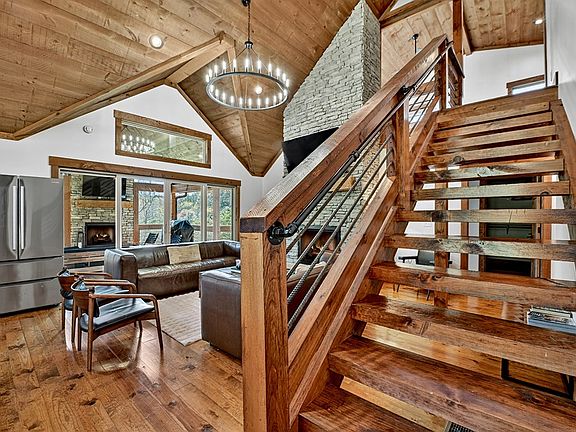 11th image of 89 High Meadows Ct