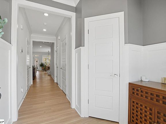 4th image of 29 Jaycee Ct