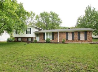 36 Oak Hill Ct, Saint Peters, MO