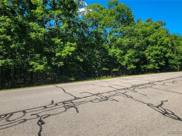 641 Grand Point Blvd, Sunrise Beach, MO 65079
