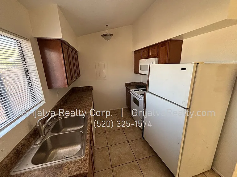 2620 Alturas — Photo 3