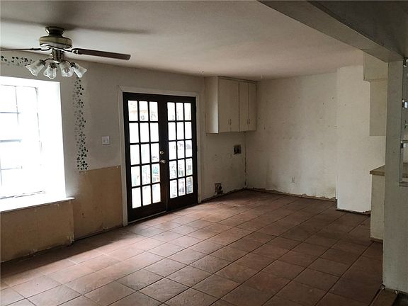 4th image of 1305 Arcadia Ave
