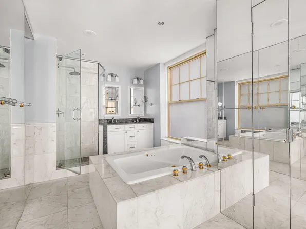 830 Park Avenue image 13 of 18