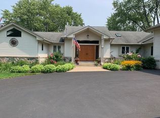 848 Long Lake Dr, Brighton, MI