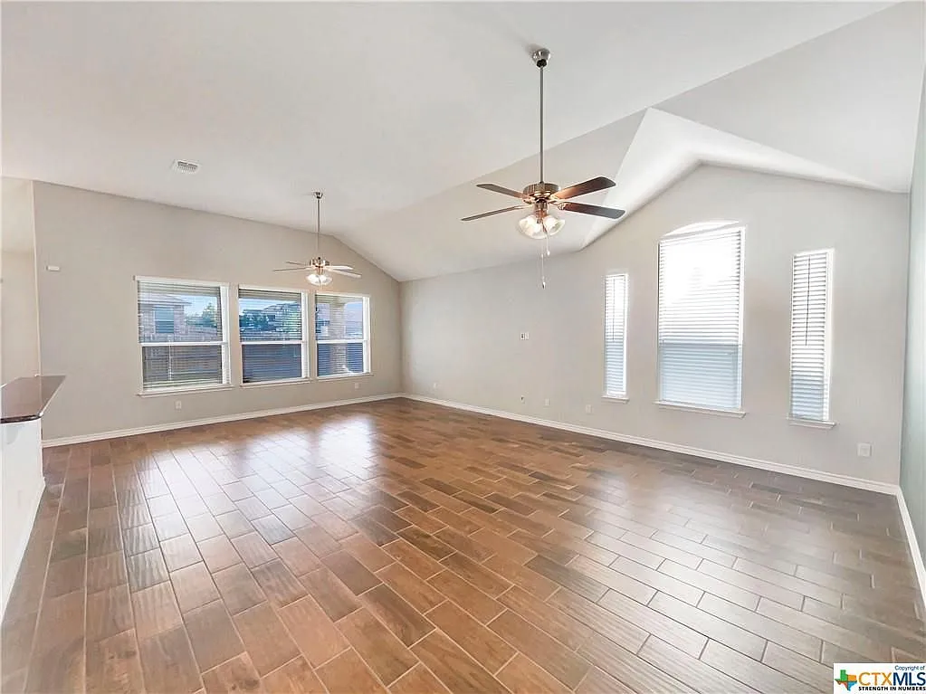3 bed, 2.5 bath, 2596 sqft, $2,400 — Photo 4