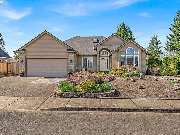 2nd image of 921 Hermanson St