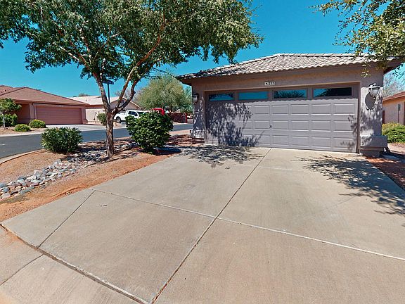4th image of 233 N Saffron Cir