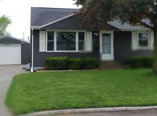 438 24th St NW, Cedar Rapids, IA 52405