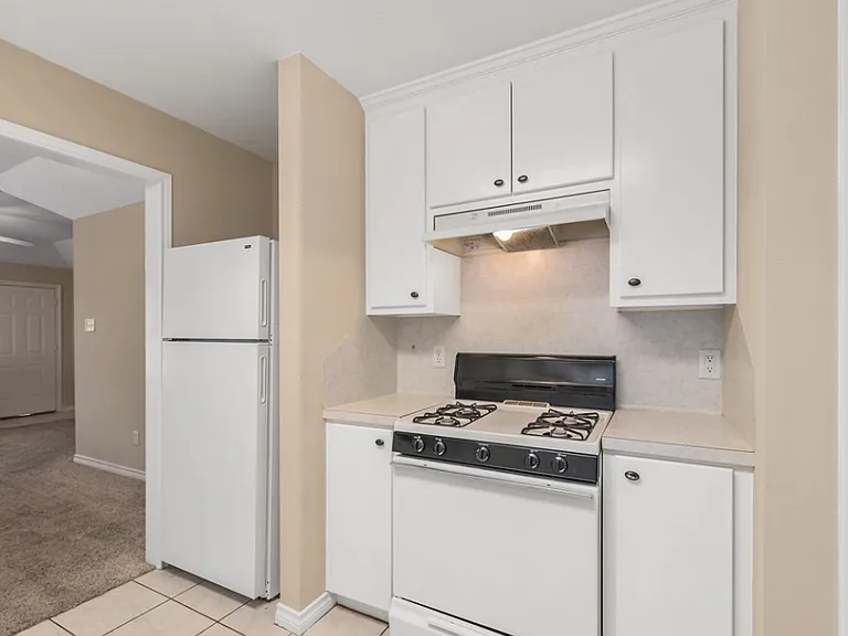 821 Avenue A — Photo 2