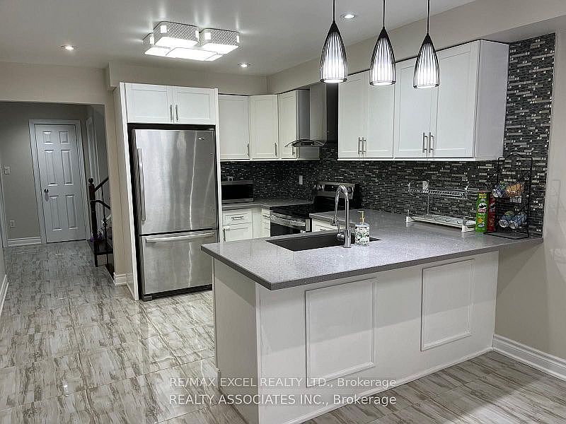 Toronto House for rent - 4 Bedrooms — photo 4