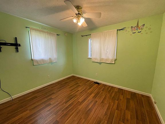5th image of 118 Oak Dr
