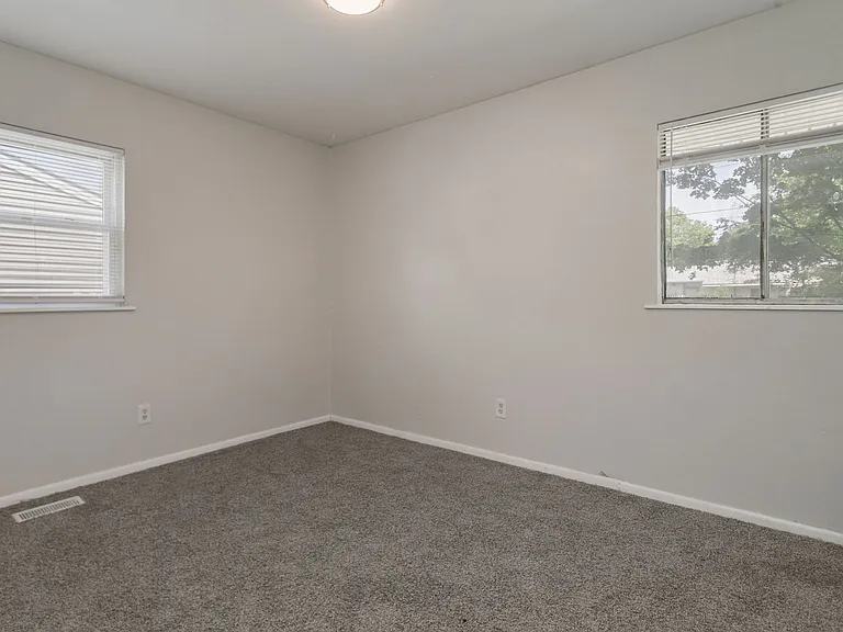 1333 Southlea Dr — Photo 5