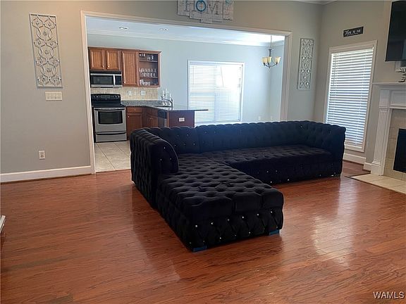 4th image of 5107 Blackstone Ln