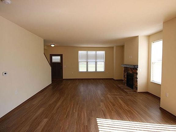 3rd image of 1004 Cherry Blossom Dr