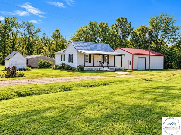 106 W Byrd St, Tipton, MO 65081