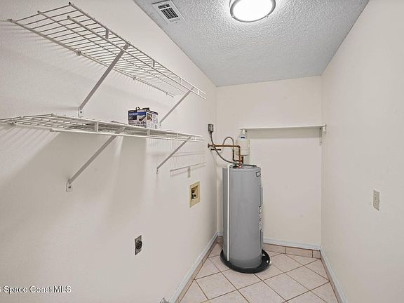 4th image of 1780 Stewart Pl