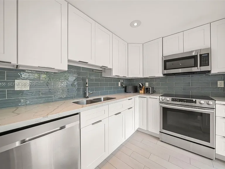 429 Poinciana Dr #1415 — Photo 2