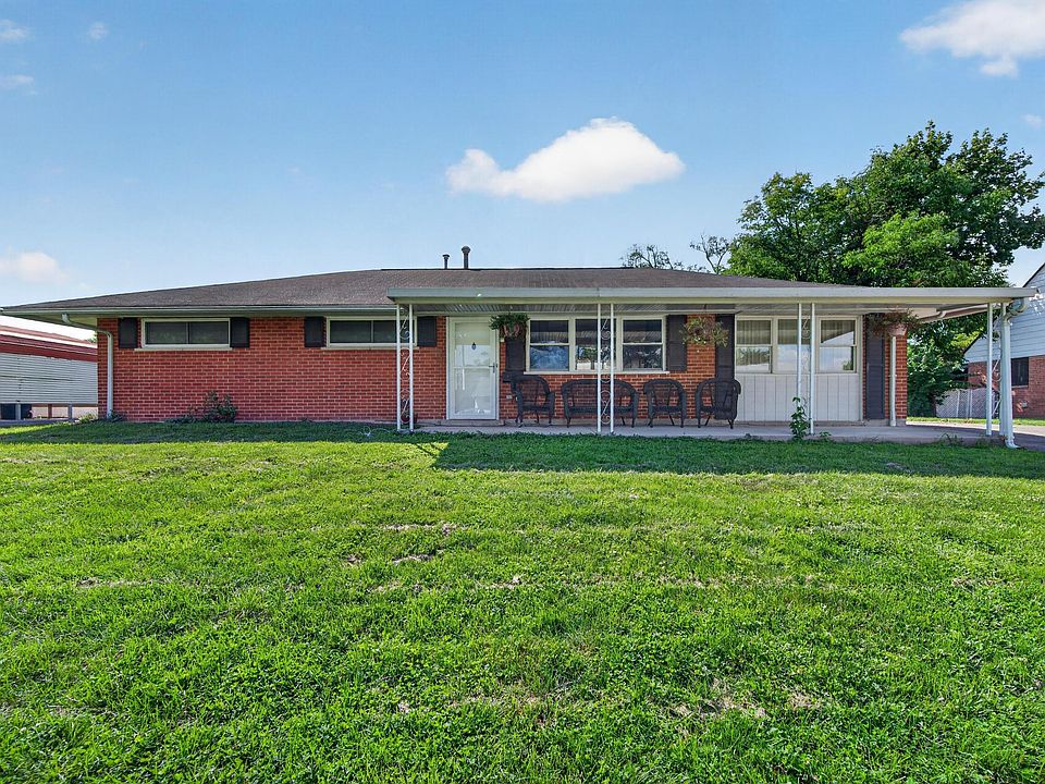 1st image of 899 Stephen Dr W