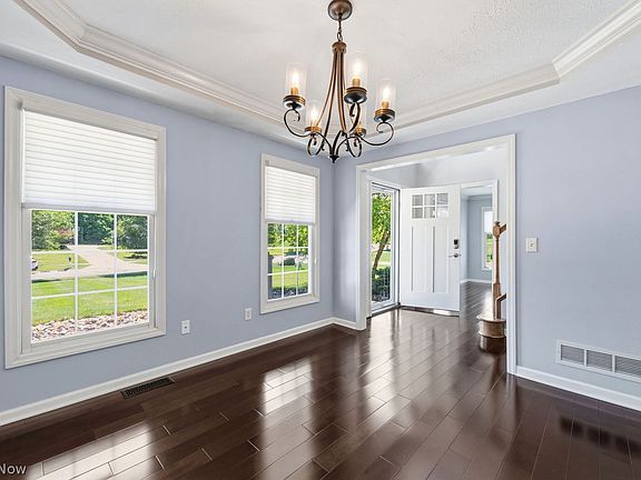 3rd image of 8538 Oaktree Dr