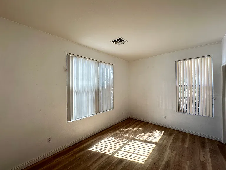 2525 Living Rock St — Photo 16