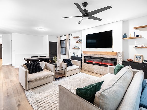 4th image of 1425 W Fillmore St #1