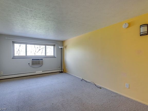 4th image of 115 S Rocky River Dr APT 303