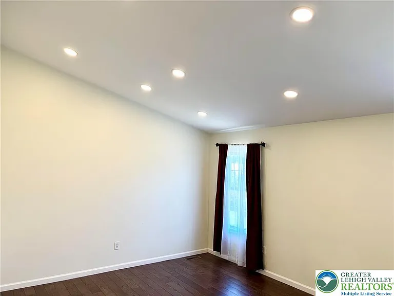 1319 Mohr Cir — Photo 11