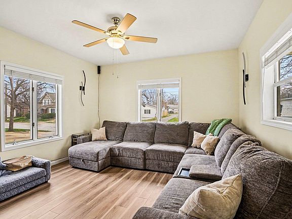 5th image of 215 Smith St