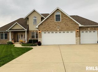 1061 Haymeadow Ln, Metamora, IL 61548