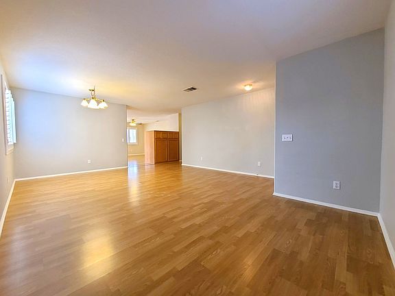 5th image of 723 Greenwood St