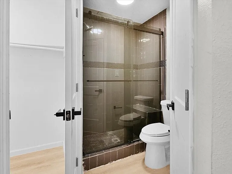 2601 Village Circle Dr — Photo 6