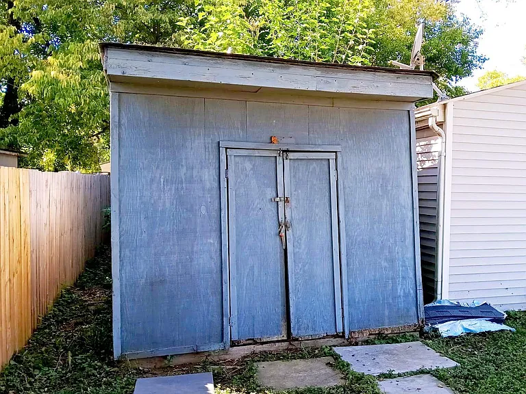 2402 Mars Hill St — Photo 3