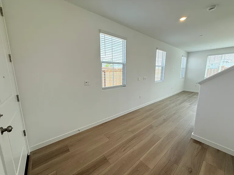 8372 Valpane Way — Photo 4
