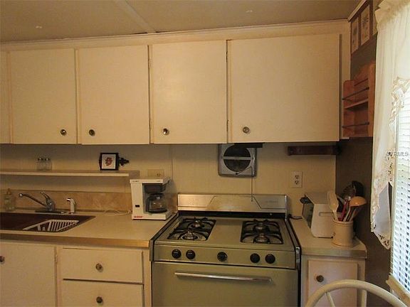 4th image of 11716 Hickory Ln