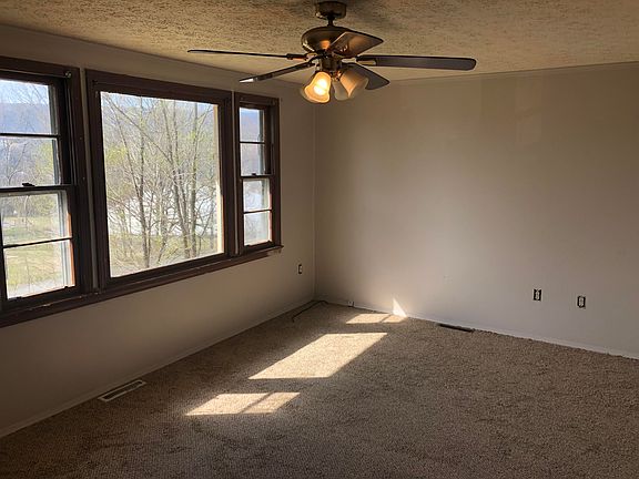 3rd image of 607 N Greenbrier Ave