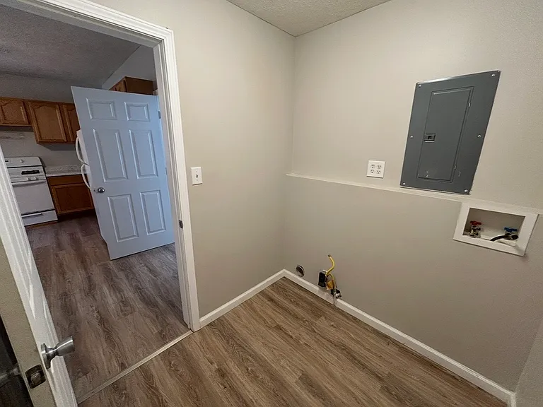 104 E North St — Photo 6