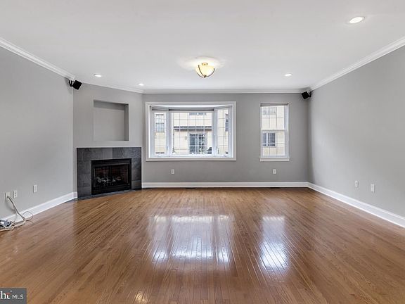 3rd image of 120 Dickinson St Rear C