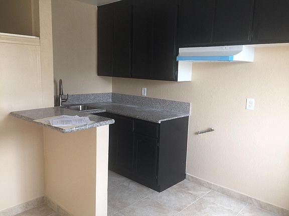 4th image of 15323 Vanowen St APT 17