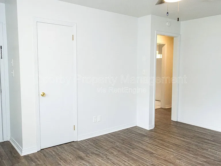 2027 Lee St — Photo 5