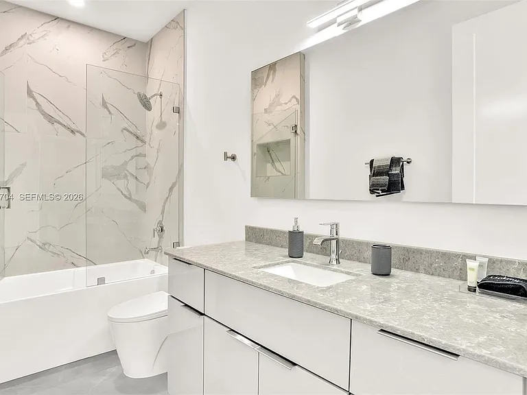2100 Miami Rd #303 — Photo 29