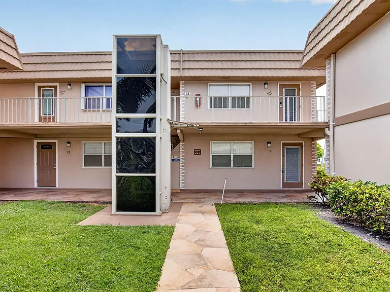 11 Brittany Ave #A — Photo 2